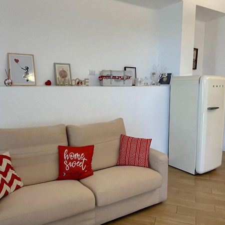 The Shabby House - Charming Seaside Retreat In Central Anzio, Steps From Beach And Train Station Exteriör bild