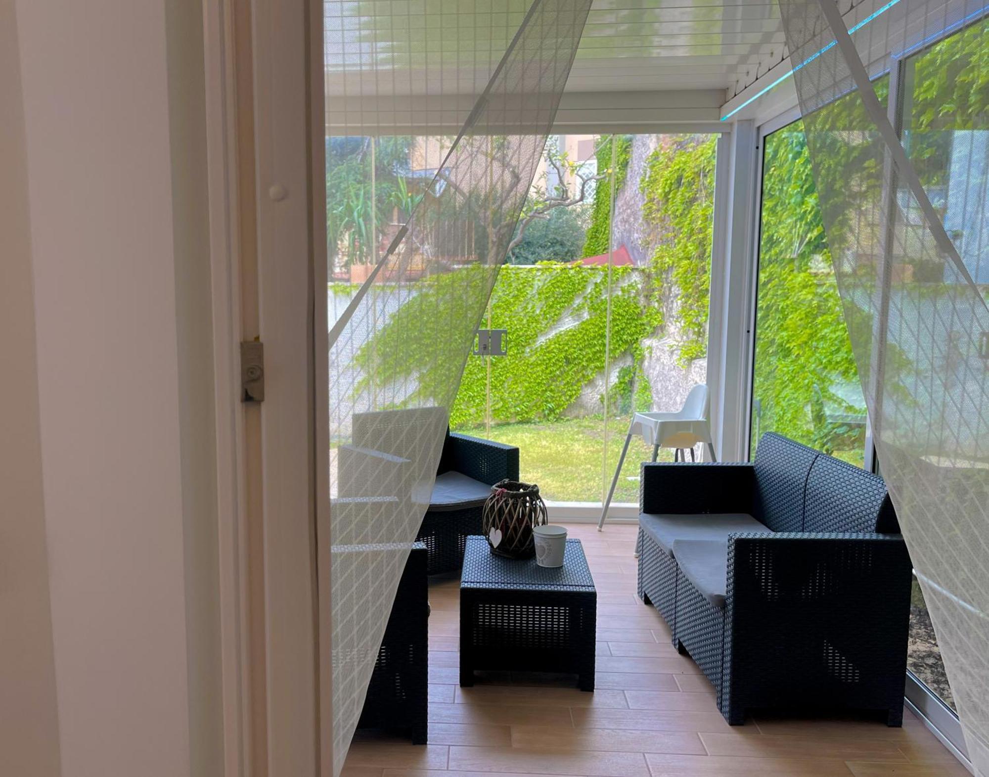 The Shabby House - Charming Seaside Retreat In Central Anzio, Steps From Beach And Train Station Exteriör bild