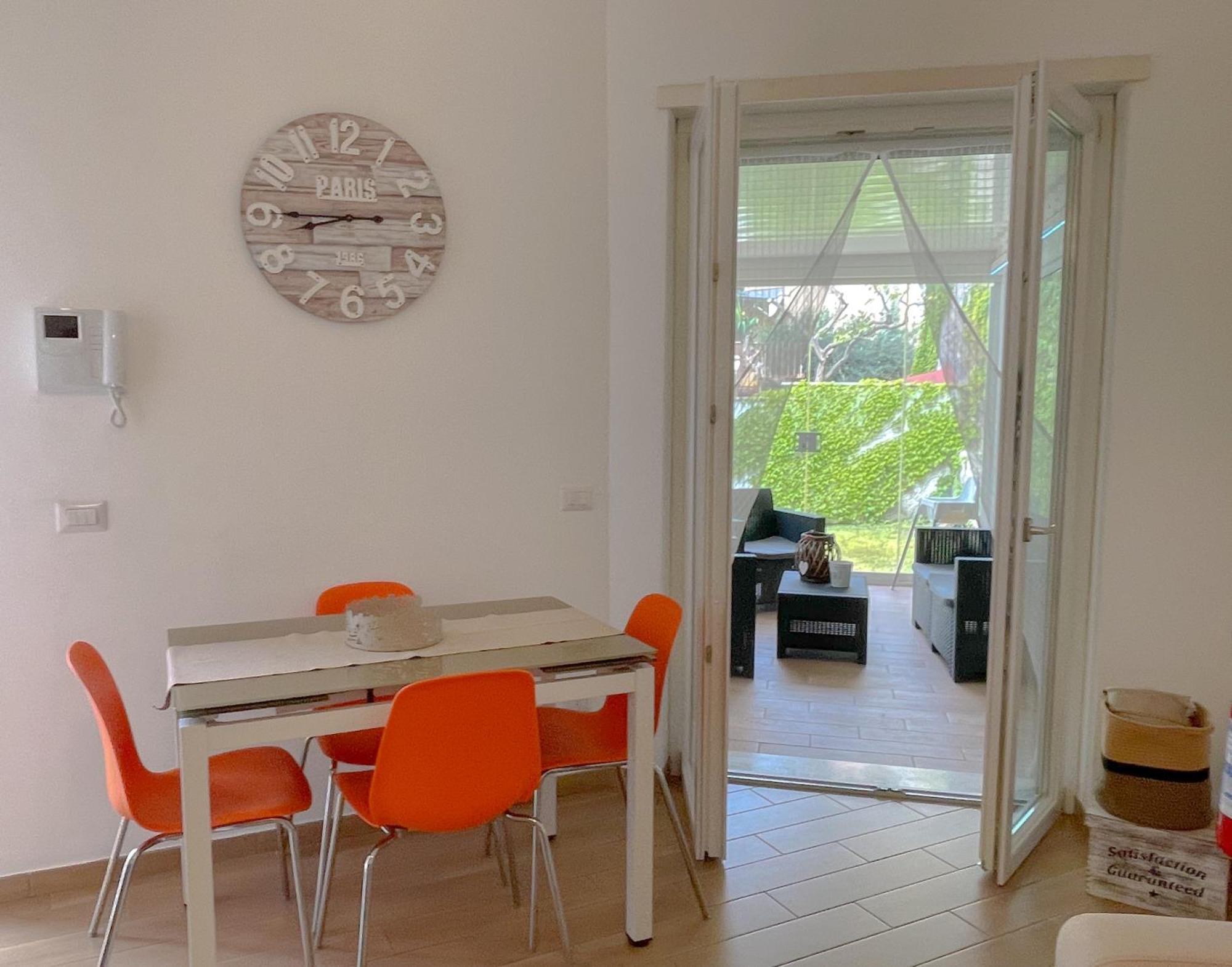 The Shabby House - Charming Seaside Retreat In Central Anzio, Steps From Beach And Train Station Exteriör bild