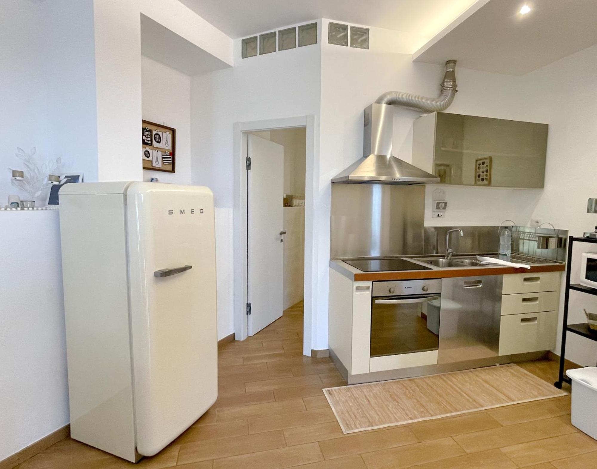 The Shabby House - Charming Seaside Retreat In Central Anzio, Steps From Beach And Train Station Exteriör bild