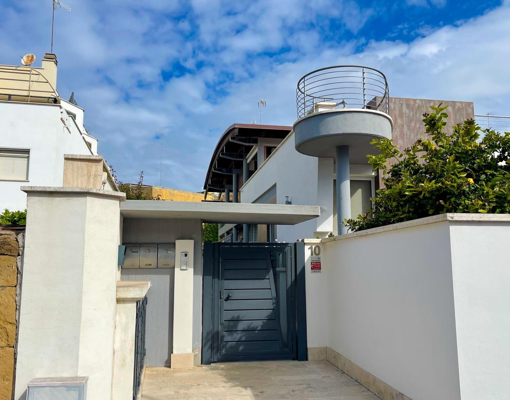 The Shabby House - Charming Seaside Retreat In Central Anzio, Steps From Beach And Train Station Exteriör bild