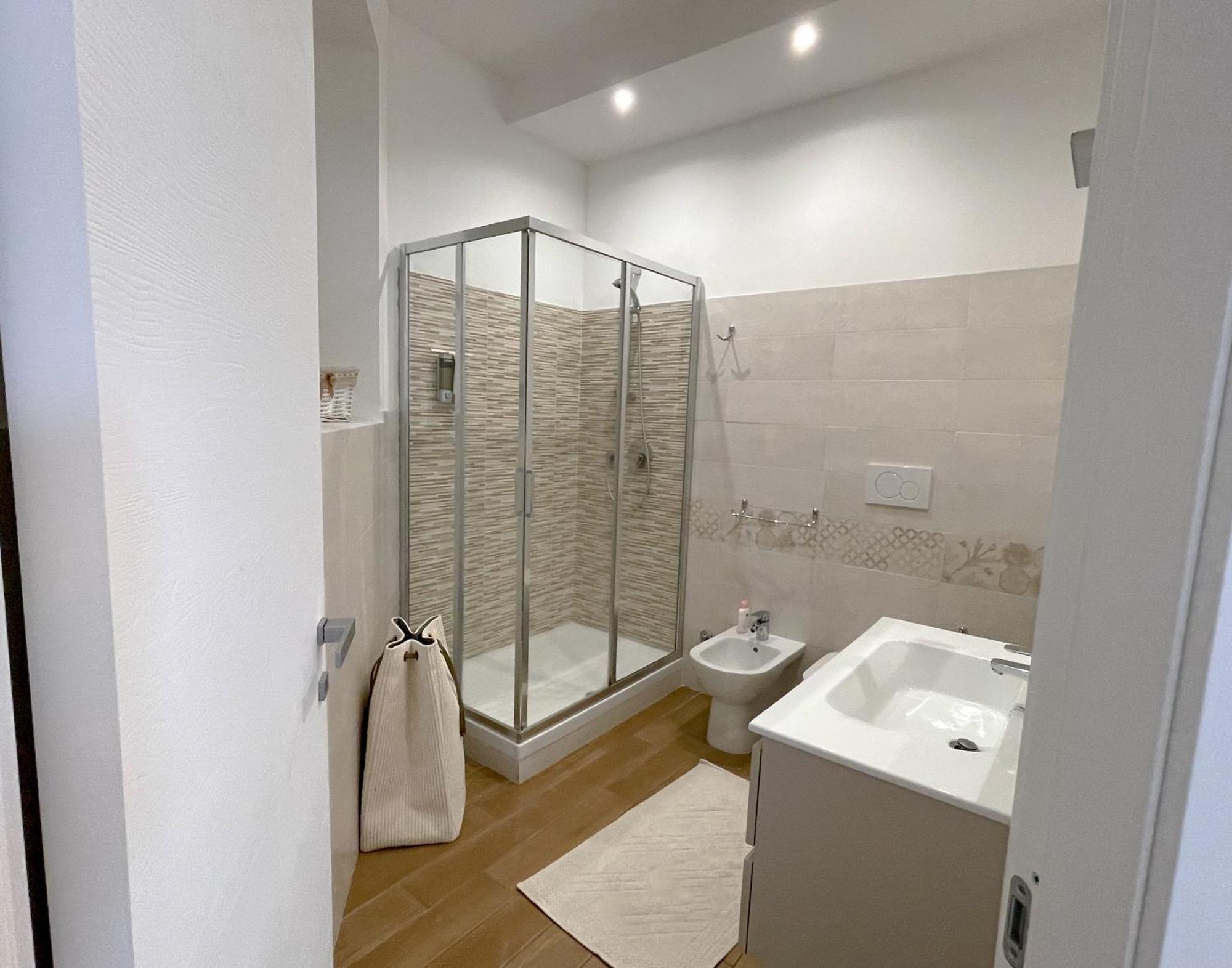 The Shabby House - Charming Seaside Retreat In Central Anzio, Steps From Beach And Train Station Exteriör bild