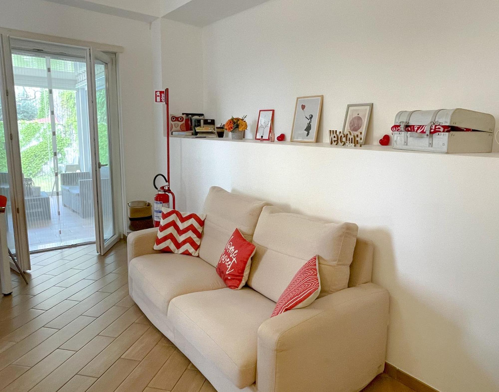 The Shabby House - Charming Seaside Retreat In Central Anzio, Steps From Beach And Train Station Exteriör bild