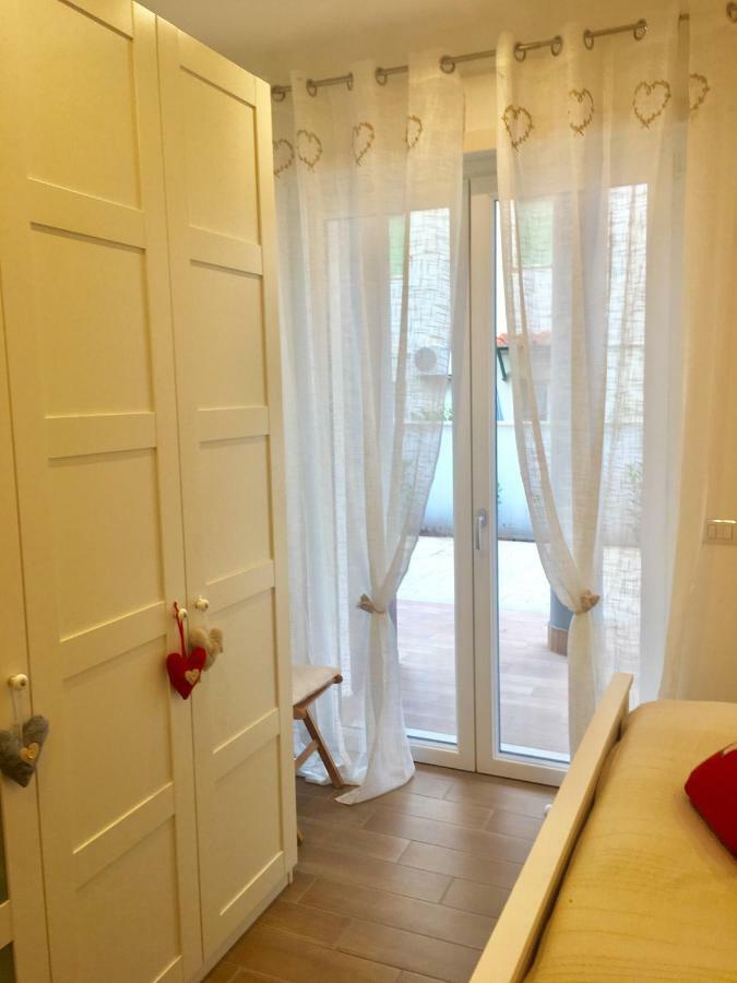 The Shabby House - Charming Seaside Retreat In Central Anzio, Steps From Beach And Train Station Exteriör bild