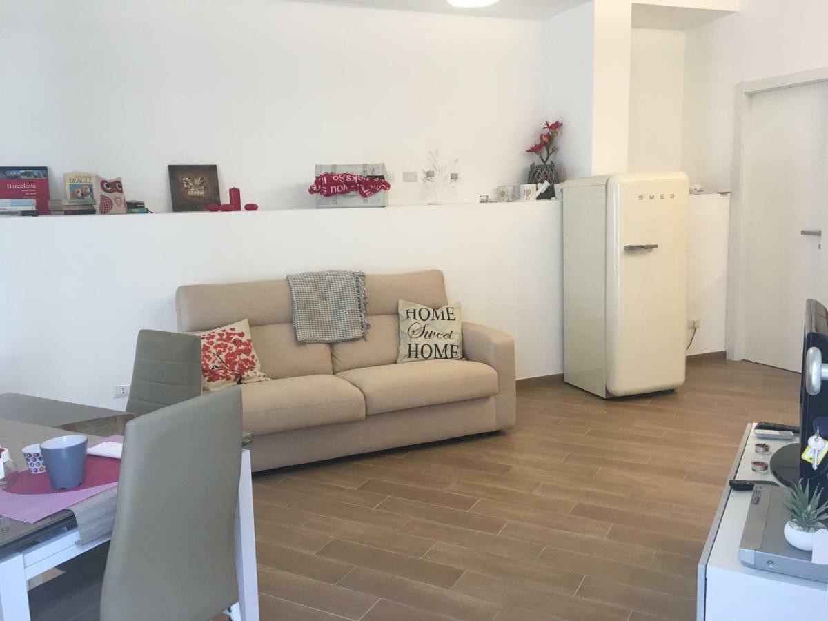 The Shabby House - Charming Seaside Retreat In Central Anzio, Steps From Beach And Train Station Exteriör bild