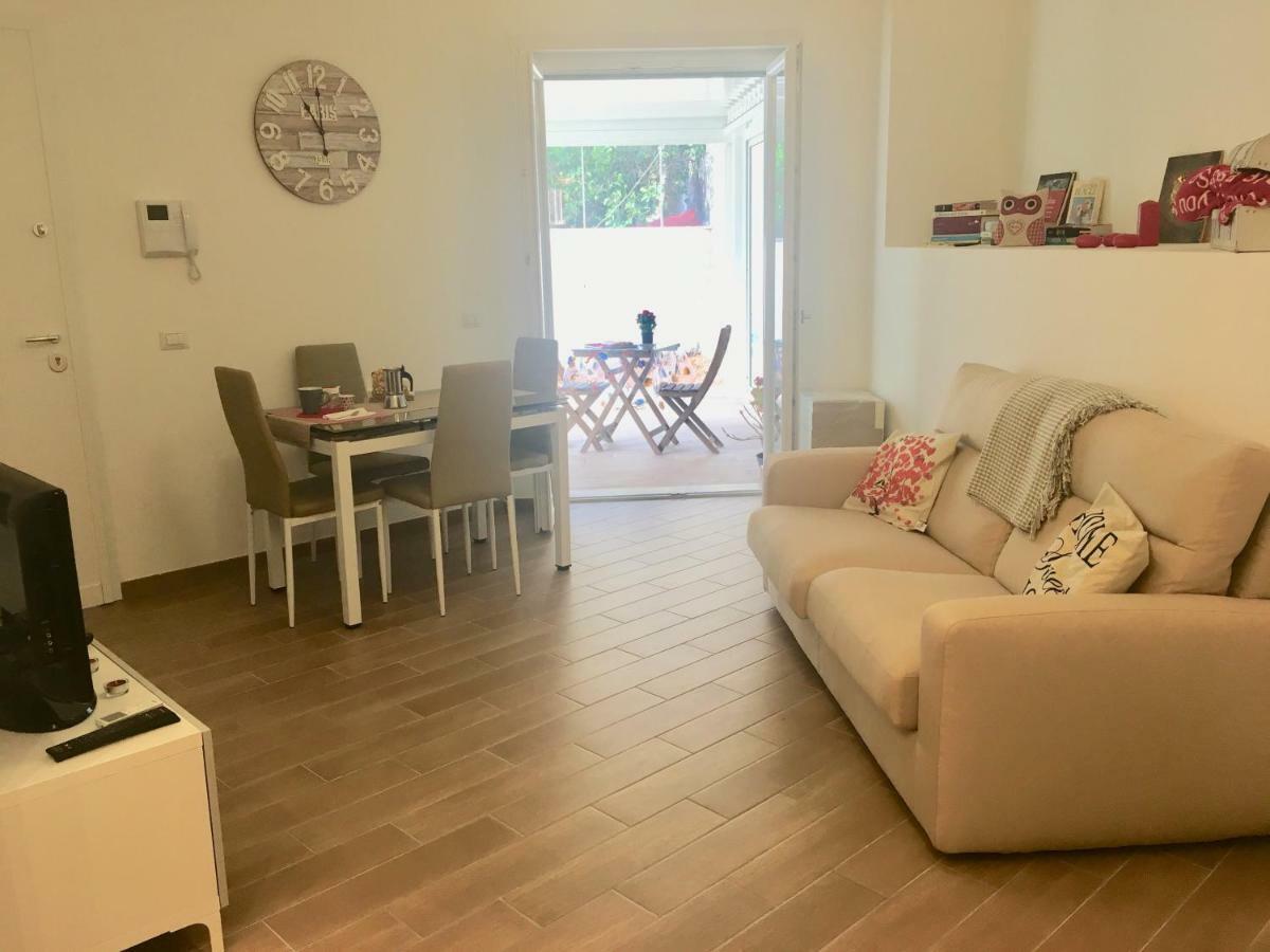 The Shabby House - Charming Seaside Retreat In Central Anzio, Steps From Beach And Train Station Exteriör bild