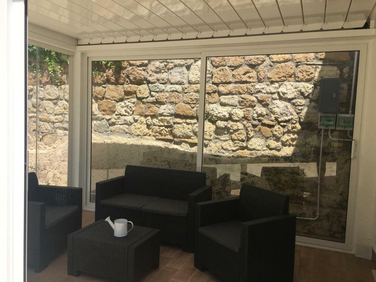 The Shabby House - Charming Seaside Retreat In Central Anzio, Steps From Beach And Train Station Exteriör bild