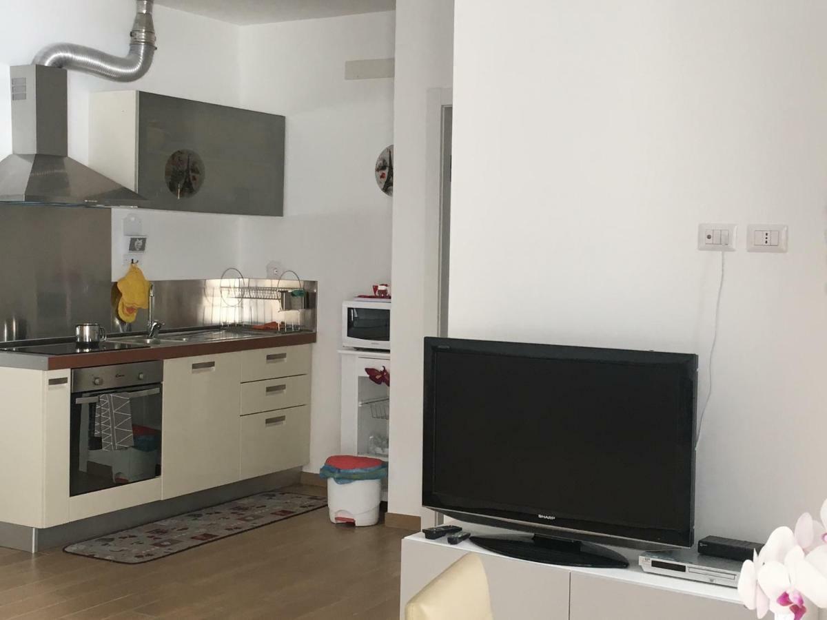 The Shabby House - Charming Seaside Retreat In Central Anzio, Steps From Beach And Train Station Exteriör bild