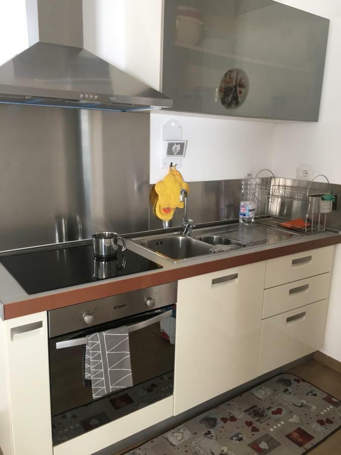 The Shabby House - Charming Seaside Retreat In Central Anzio, Steps From Beach And Train Station Exteriör bild