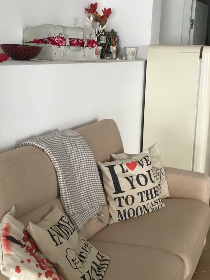 The Shabby House - Charming Seaside Retreat In Central Anzio, Steps From Beach And Train Station Exteriör bild