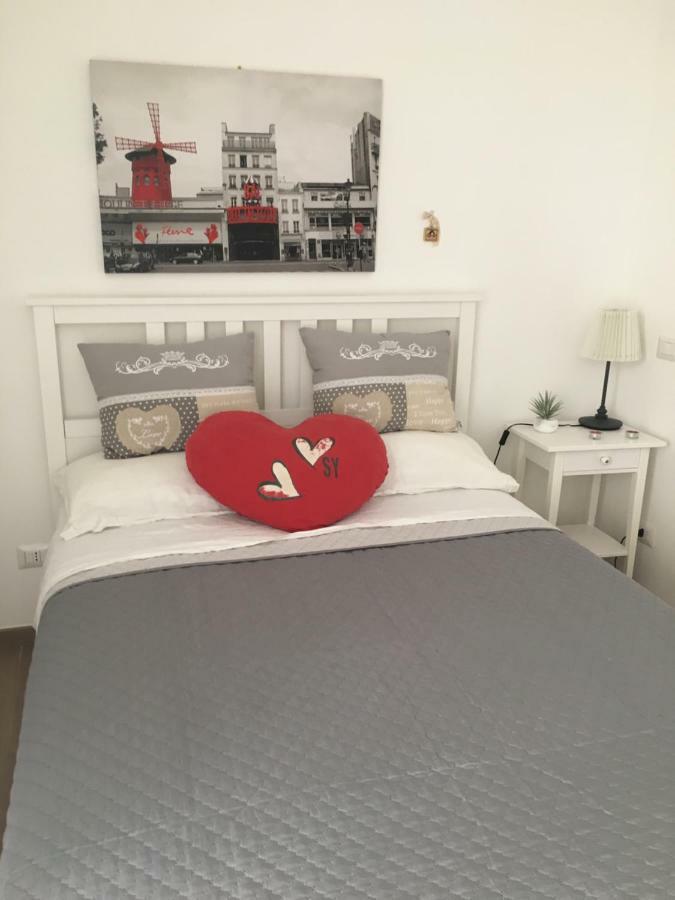 The Shabby House - Charming Seaside Retreat In Central Anzio, Steps From Beach And Train Station Exteriör bild