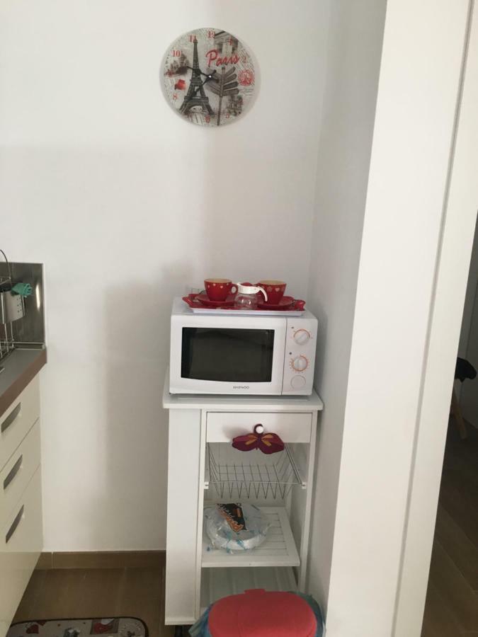 The Shabby House - Charming Seaside Retreat In Central Anzio, Steps From Beach And Train Station Exteriör bild