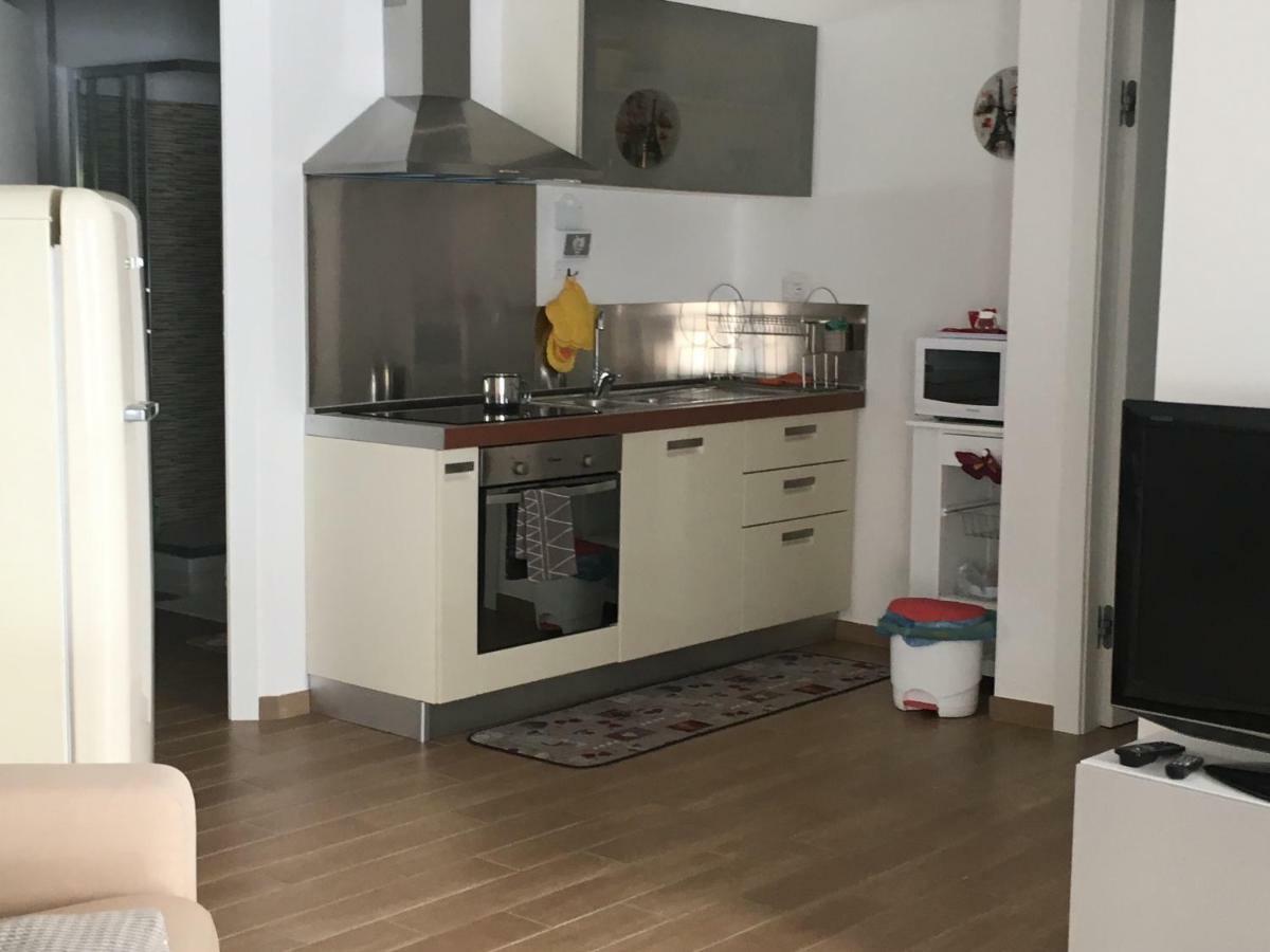 The Shabby House - Charming Seaside Retreat In Central Anzio, Steps From Beach And Train Station Exteriör bild